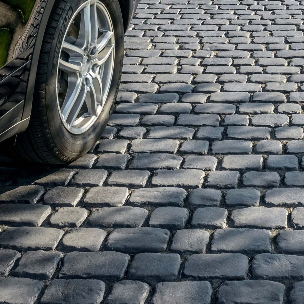 Courtstone (Basalt) – Unilock | Columbus Ohio - Mr. Mulch